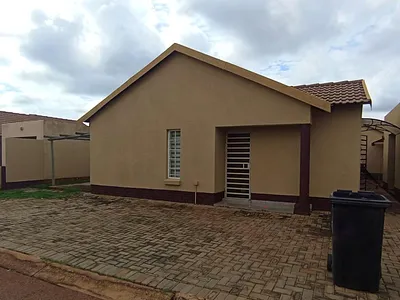 3 Bedroom House For Sale in Akasia - XUTU.webp