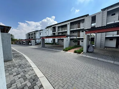 2 Bedroom Apartment For Sale in Randburg - 0fOM.webp