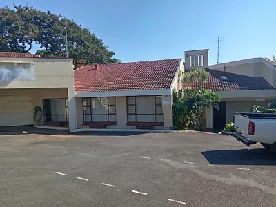 Commercial Property For Sale in Amanzimtoti - OQ6p.webp