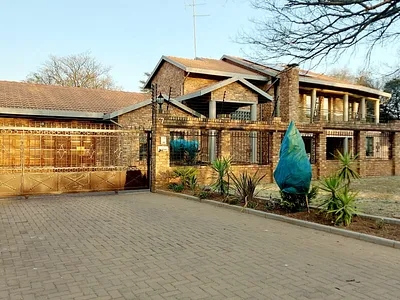 3 Bedroom House For Sale in Benoni - Loz5.webp
