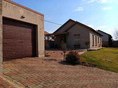 2 Bedroom House For Sale in Ermelo - img