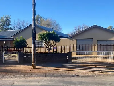 4 Bedroom House For Sale in Kuruman - 46xf.webp