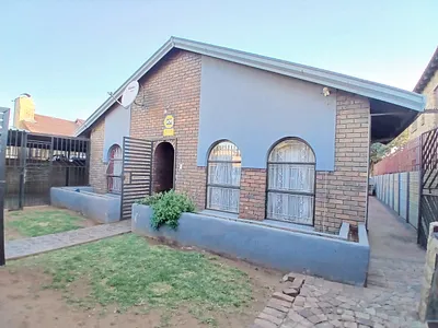 4 Bedroom House For Sale in Benoni - QNxO.webp