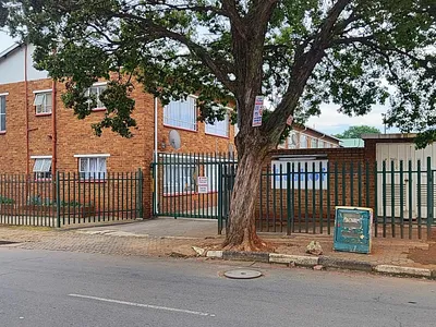 1 Bedroom Apartment For Sale in Kempton Park - y33T.webp