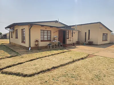 4 Bedroom House For Sale in Balfour - Ec3I.webp