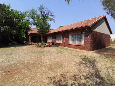 3 Bedroom House For Sale in Carletonville - Gyzn.webp
