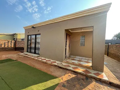 3 Bedroom House For Sale in Soweto - lsIF.webp