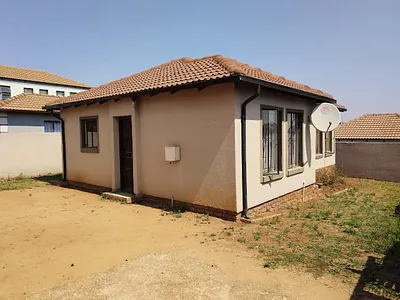 3 Bedroom House For Sale in Clayville, Midrand - oncc.webp