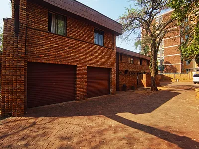 2 Bedroom Apartment For Sale in Pretoria - 9CrZ.webp