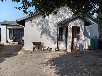 3 Bedroom House To Rent in Akasia - x8zH.webp