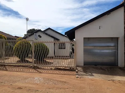 3 Bedroom House To Rent in Polokwane - XAJp.webp