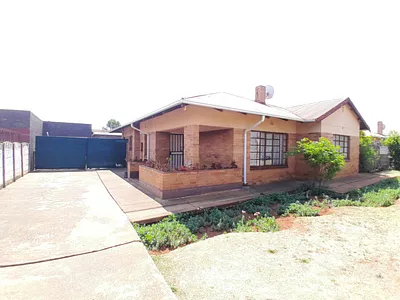 3 Bedroom House For Sale in Carletonville - img