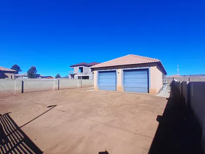 3 Bedroom House For Sale in Westonaria - lg0N.webp