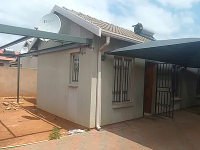 3 Bedroom House To Rent in Akasia - img