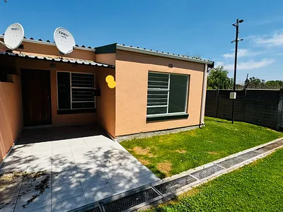 3 Bedroom Townhouse For Sale in Roodepoort - KAYH.webp