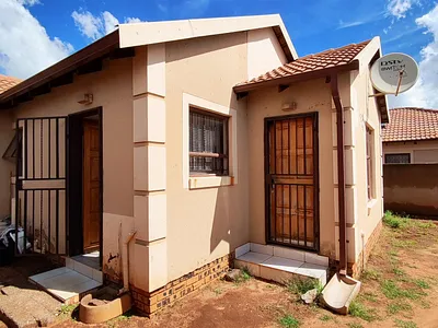 3 Bedroom House For Sale in Benoni - 21qp.webp