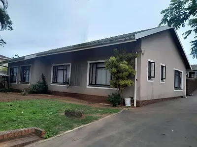 4 Bedroom House For Sale in Kingsburgh - img