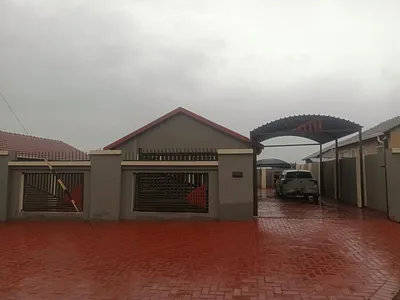 3 Bedroom House For Sale in Akasia - img