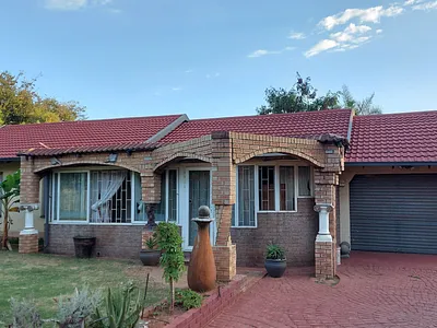 3 Bedroom House For Sale in Benoni - R3q6.webp