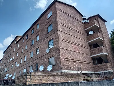 2 Bedroom Apartment For Sale in Pretoria - 5tQC.webp