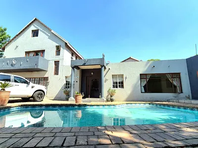 3 Bedroom House For Sale in Benoni - BBaj.webp