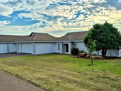 6 Bedroom House For Sale in Kempton Park - EoQv.webp