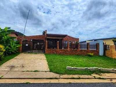 3 Bedroom House For Sale in Ladysmith - CAkx.webp