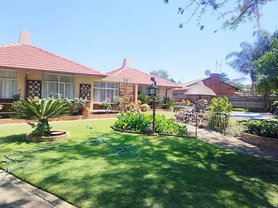 3 Bedroom House For Sale in Kempton Park - rU7Y.webp