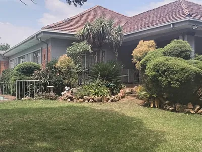 4 Bedroom House For Sale in Johannesburg - OtYi.webp