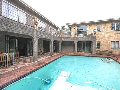 8 Bedroom House For Sale in Amanzimtoti - 0Vv8.webp