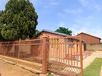 2 Bedroom House For Sale in Soshanguve - i7Sz.webp