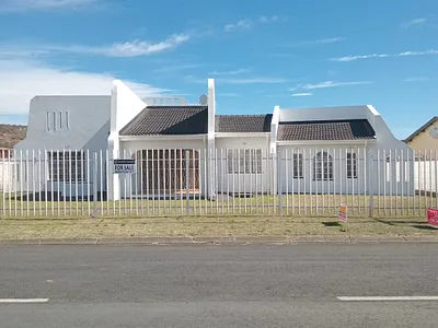 4 Bedroom House For Sale in Ladysmith - ngFR.webp