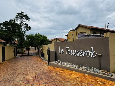 3 Bedroom House For Sale in Roodepoort - ftAS.webp