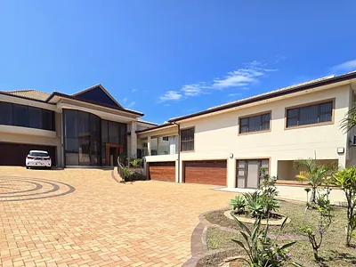 4 Bedroom House For Sale in Amanzimtoti - TZMc.webp