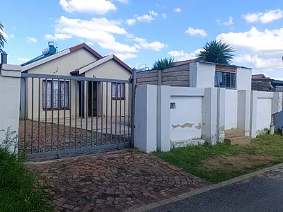 2 Bedroom House For Sale in Pretoria - 2rgQ.webp