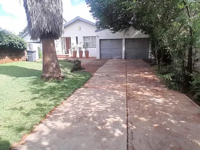 3 Bedroom House For Sale in Carletonville - rAG2.webp