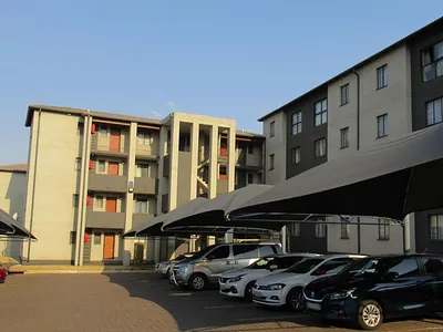 2 Bedroom Apartment For Sale in Roodepoort - h5Ev.webp