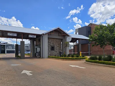 3 Bedroom Apartment For Sale in Pretoria - vT9D.webp