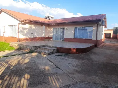 3 Bedroom House For Sale in Carletonville - 1lqp.webp