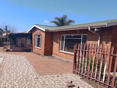 3 Bedroom House For Sale in Springs - img