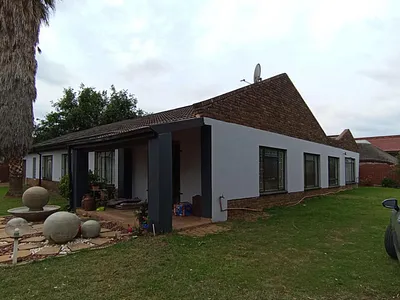 4 Bedroom House For Sale in Bronkhorstspruit - fn7F.webp