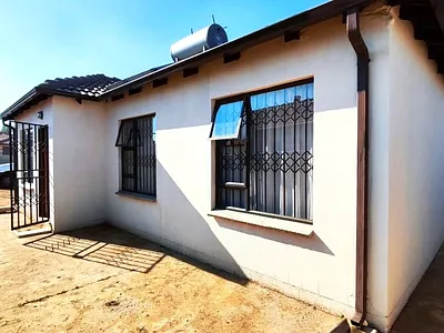 3 Bedroom House For Sale in Benoni - STlz.webp