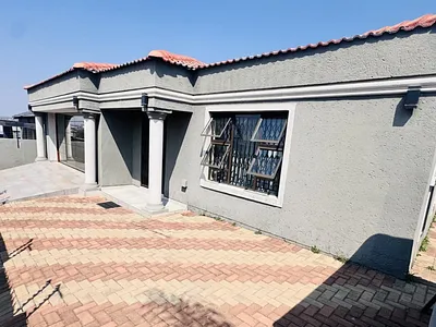 3 Bedroom House For Sale in Polokwane - t3M3.webp