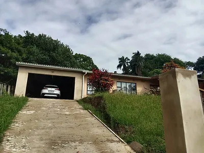 4 Bedroom House For Sale in Mtwalume - E4bF.webp