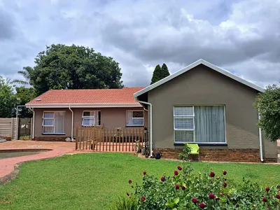 4 Bedroom House For Sale in Kempton Park - BbfS.webp
