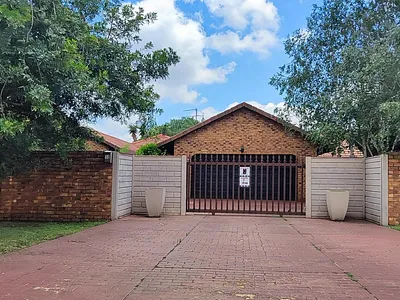 4 Bedroom House For Sale in Springs - h2Qq.webp