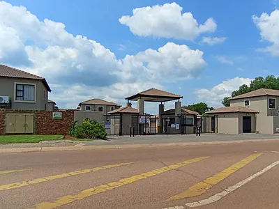3 Bedroom Townhouse For Sale in Pretoria - eFPT.webp