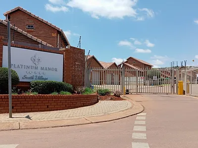 3 Bedroom Townhouse For Sale in Akasia - vRRO.webp