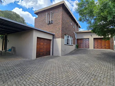 4 Bedroom House For Sale in Pretoria - img