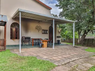 3 Bedroom Townhouse For Sale in Amanzimtoti - hlSX.webp